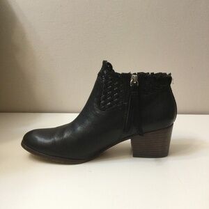 Coach Black Leather  Ankle Booties  7.5 B Comfortable Heel Side Zip